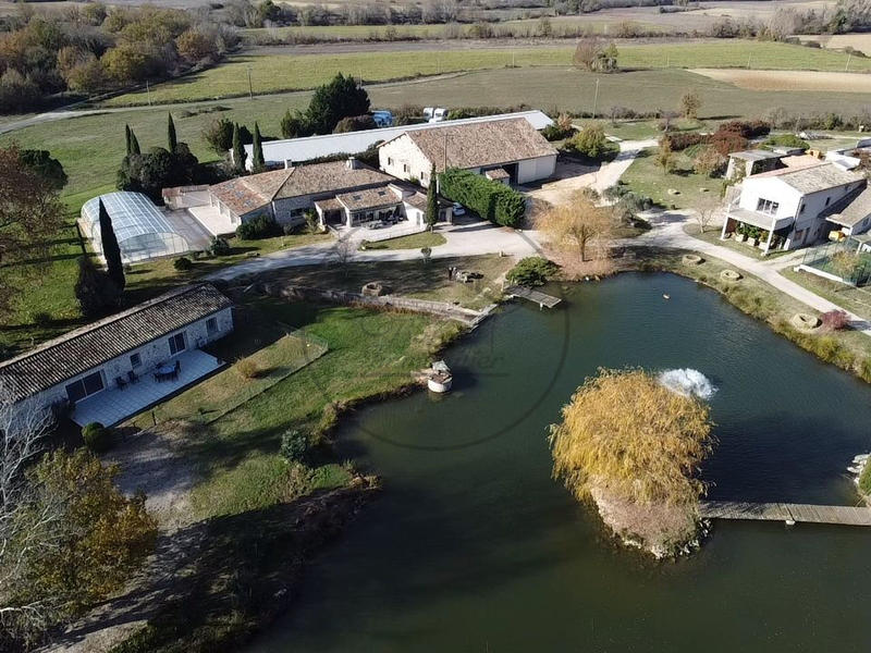 Propriété - 460 m² - 11 pièces