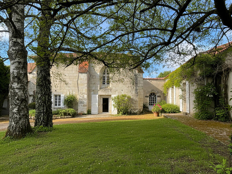 Demeure - 245 m² - 8 pièces