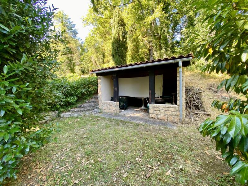 Propriété - 245 m² - 6 pièces