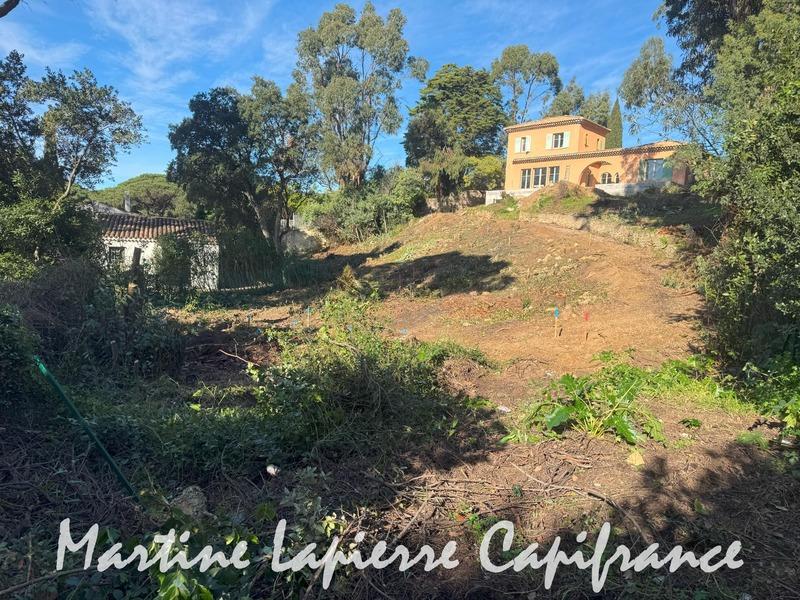 Terrain constructible - 1 630 m²