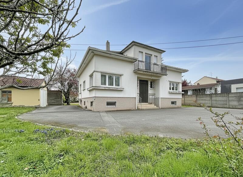 Maison - 190 m² - 8 pièces