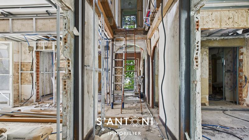 Maison - 200 m² - 9 pièces