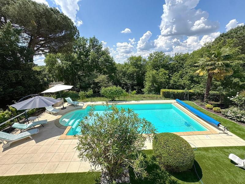 Villa - 360 m² - 7 pièces
