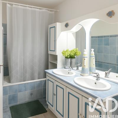 Maison - 216 m² - 8 pièces