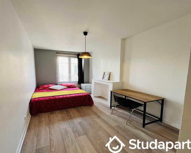 Chambre - 90 m² - 1 pièce
