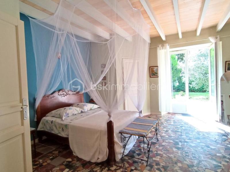 Demeure - 460 m² - 14 pièces