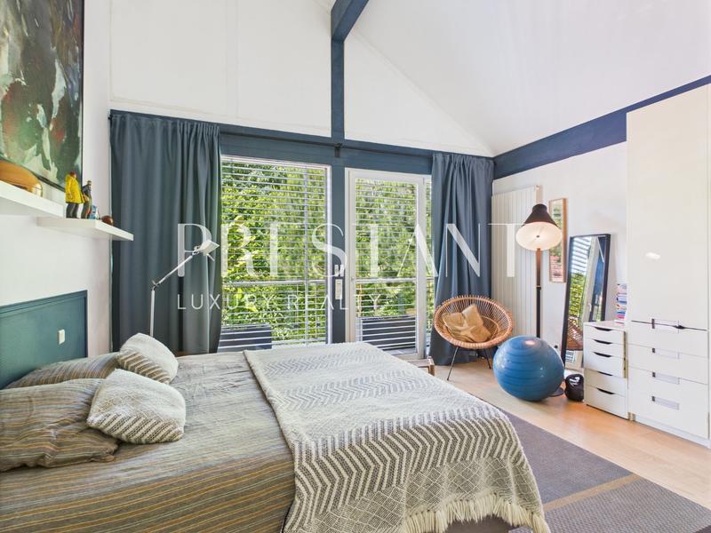 Maison - 337 m² - 8 pièces