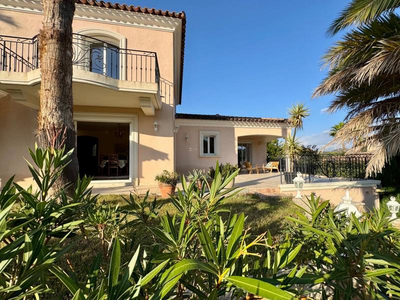 Villa - 204 m² - 5 pièces
