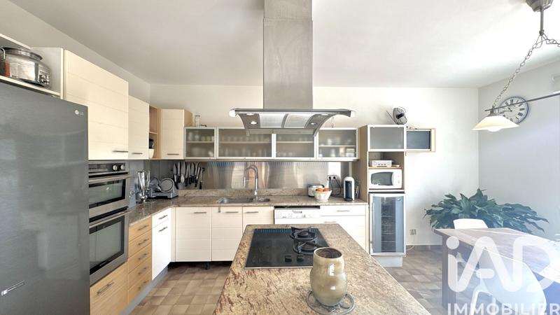 Maison - 1 980 m² - 8 pièces