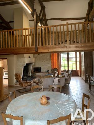 Maison - 495 m² - 4 pièces
