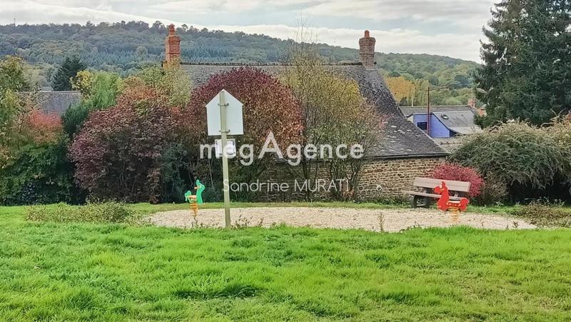 Terrain constructible - 913 m²