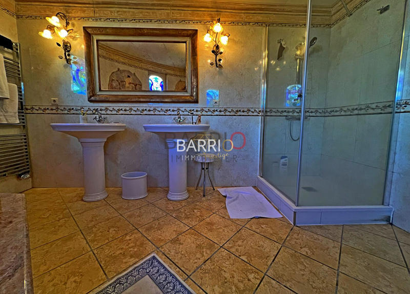 Maison - 208 m² - 7 pièces