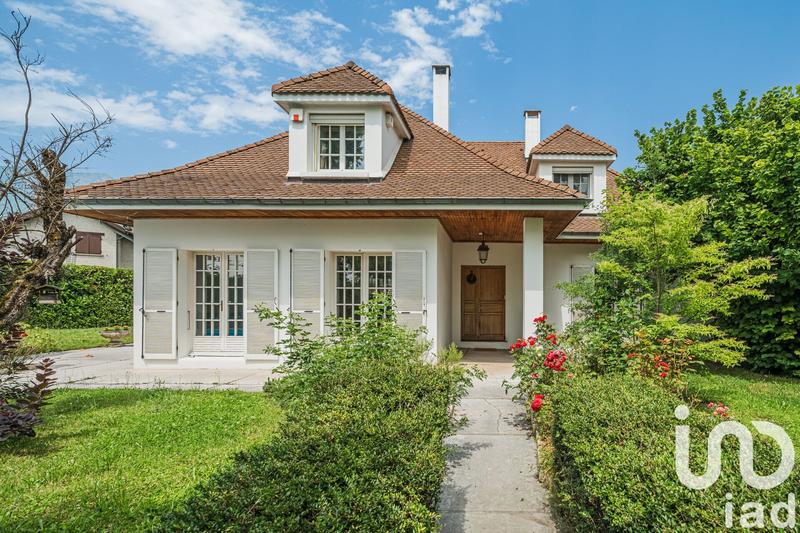 Maison - 205 m² - 5 pièces