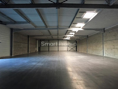 Local commercial - 1 024 m²