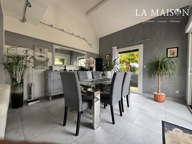 Villa - 137 m² - 7 pièces