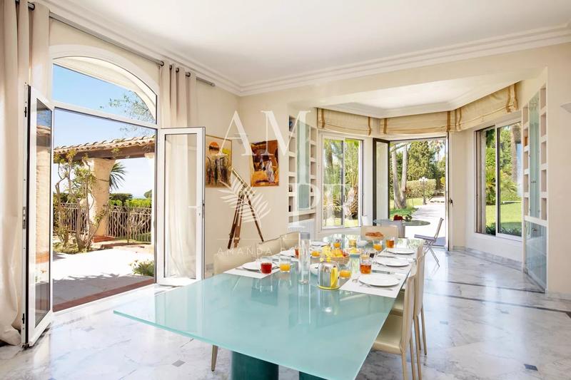 Villa - 355 m² - 8 pièces