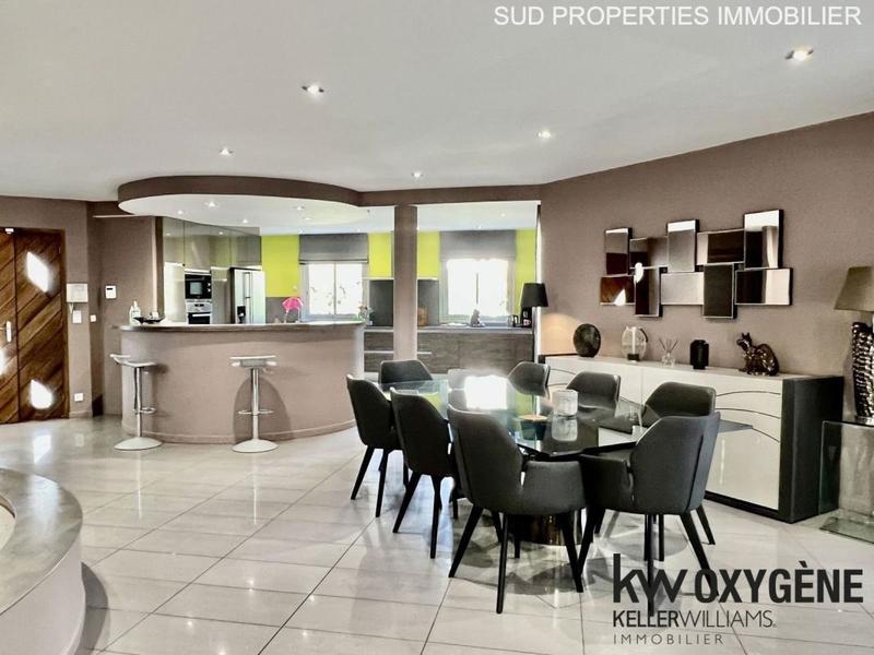 Maison - 218 m² - 7 pièces