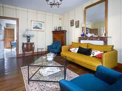 Maison - 207 m² - 8 pièces