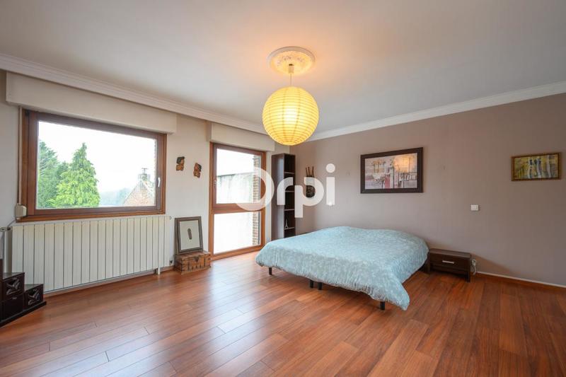 Maison - 250 m² - 6 pièces