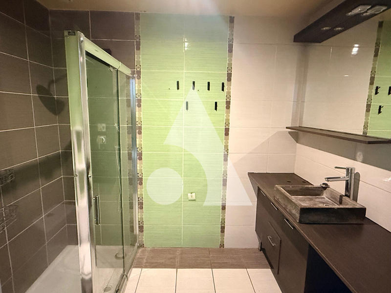 Maison - 232 m² - 6 pièces