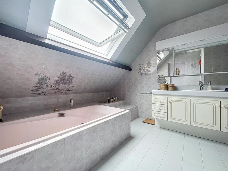 Pavillon - 150 m² - 6 pièces