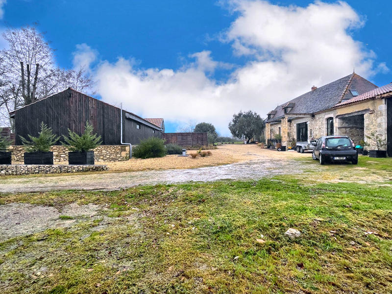 Maison - 360 m² - 7 pièces