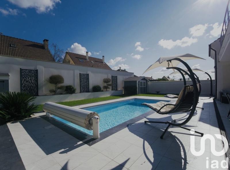 Maison - 240 m² - 6 pièces