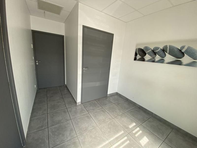 Local commercial - 61 m² - 5 pièces