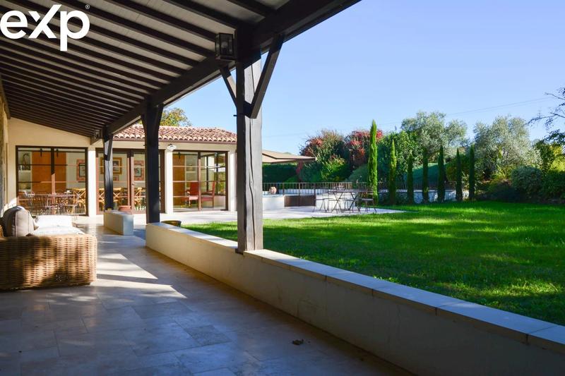 Maison - 300 m² - 9 pièces