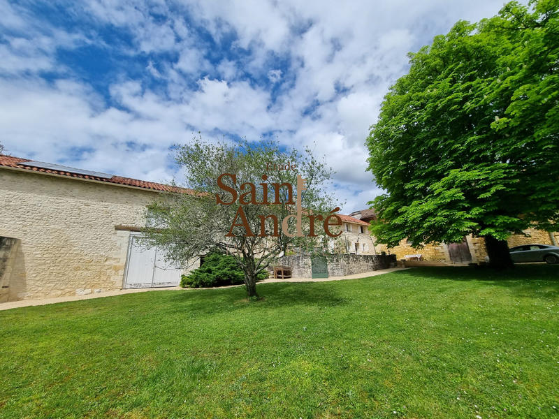 Maison - 300 m² - 8 pièces