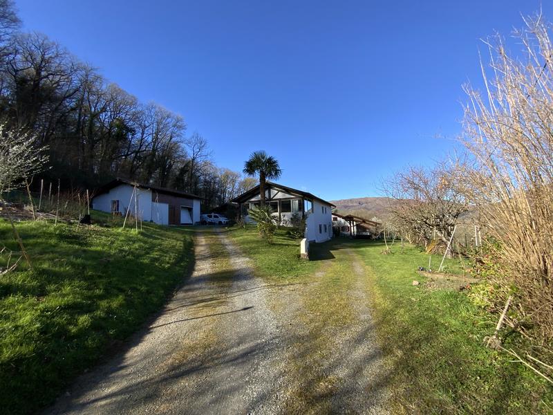 Villa - 223 m² - 8 pièces