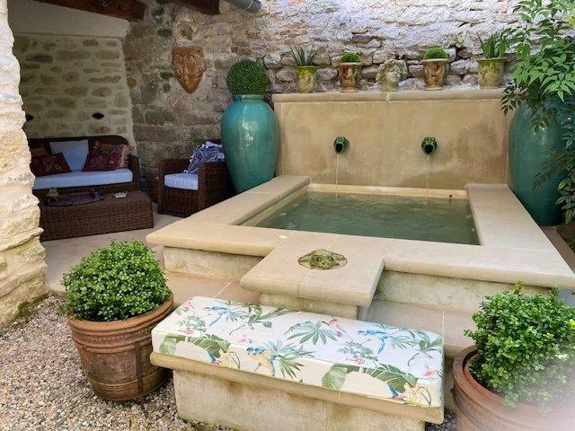 Maison de village - 267 m² - 10 pièces