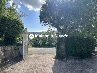 Maison - 320 m² - 6 pièces
