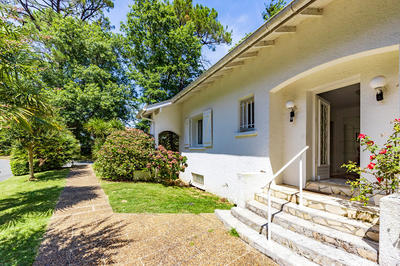 Villa - 255 m² - 6 pièces