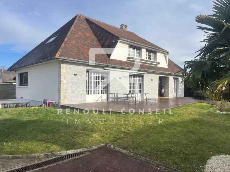 Maison - 240 m² - 9 pièces