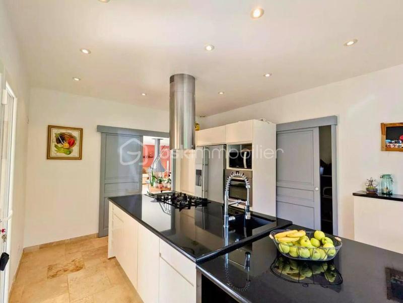 Demeure - 196 m² - 5 pièces