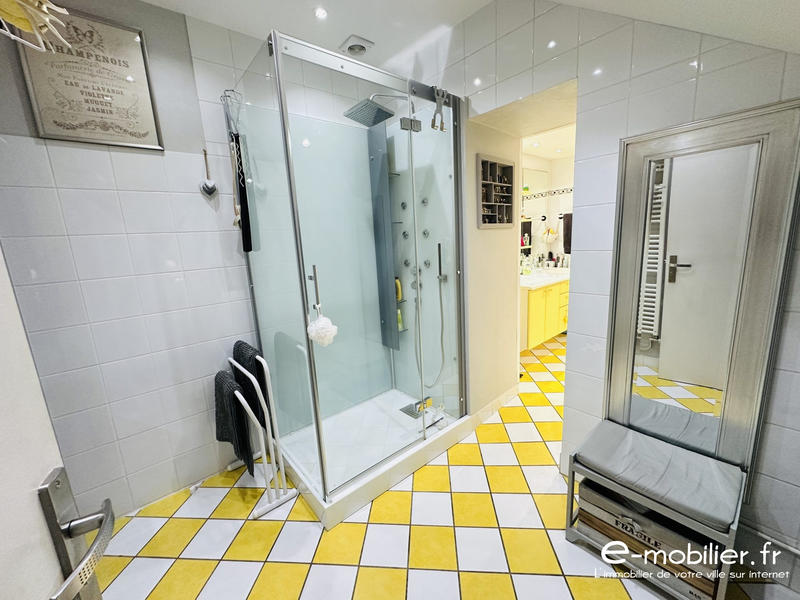 Maison traditionnelle - 145 m² - 5 pièces