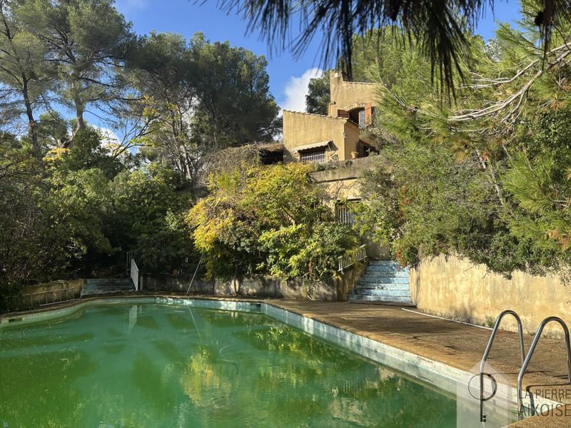 Maison - 198 m² - 8 pièces