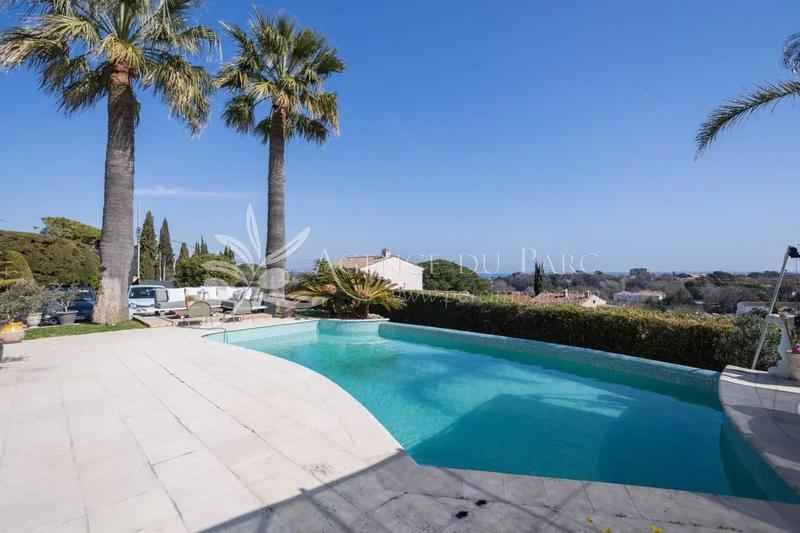 Maison - 250 m² - 6 pièces