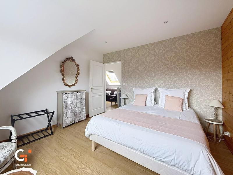 Maison - 202 m² - 7 pièces