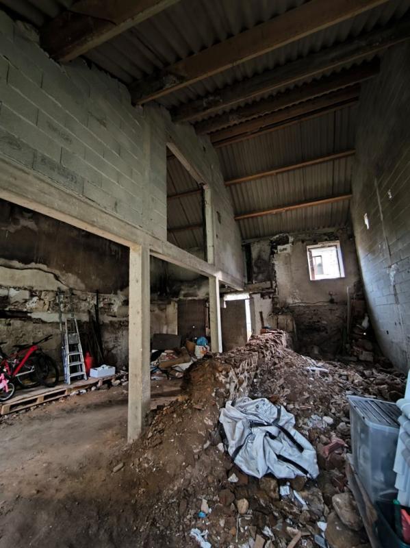 Grange - 597 m² - 1 pièce