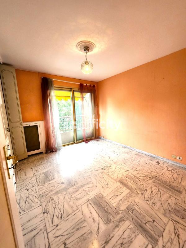 Appartement ancien - 81 m² - 3 pièces