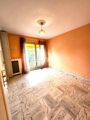 Appartement ancien - 81 m² - 3 pièces