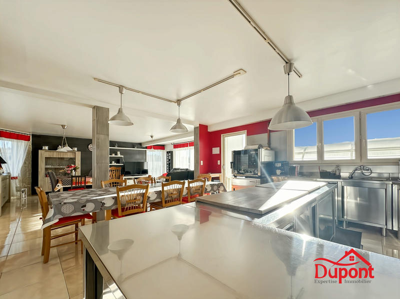 Maison - 210 m² - 9 pièces