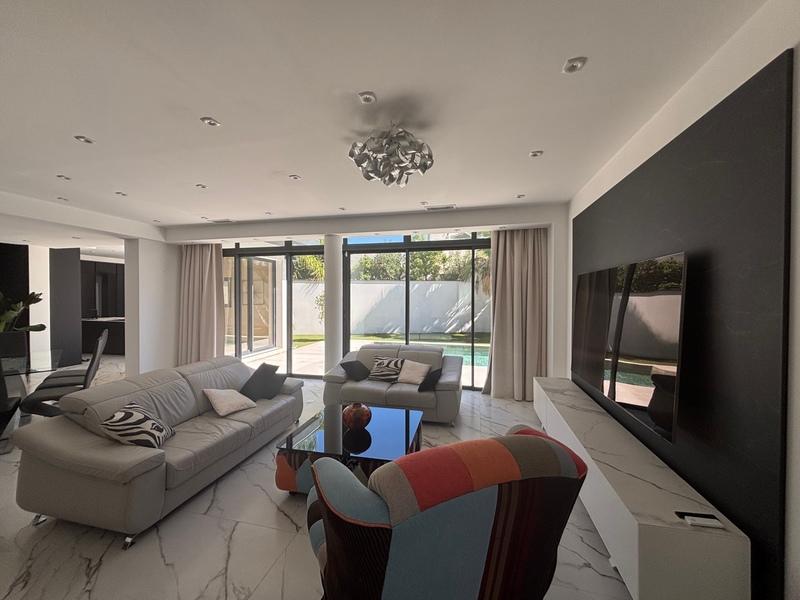 Maison - 261 m² - 7 pièces