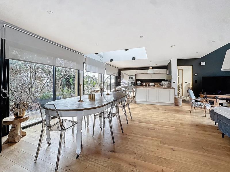 Maison - 180 m² - 7 pièces