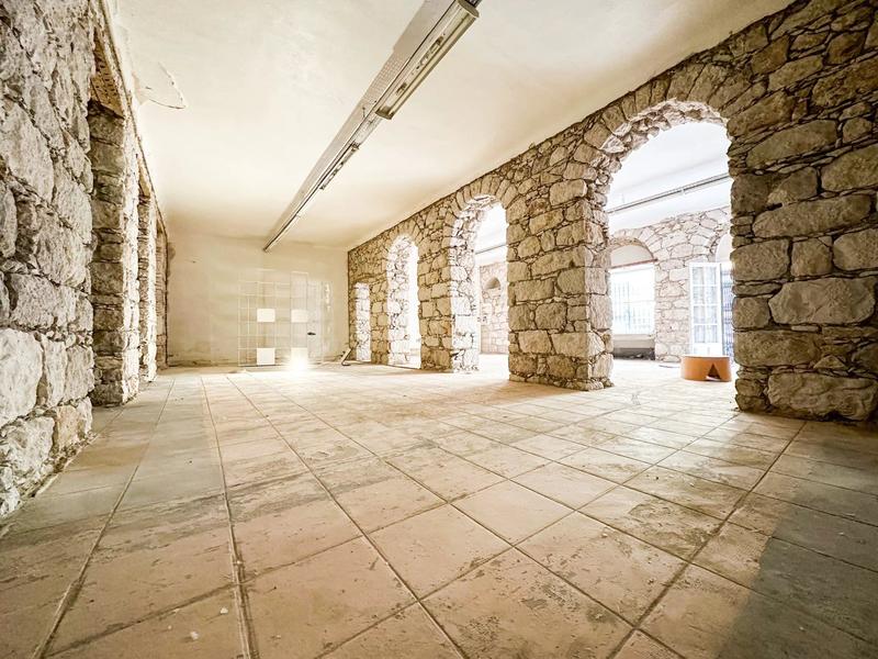 Bureau - 168 m² - 1 pièce