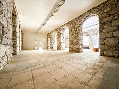 Bureau - 168 m² - 1 pièce