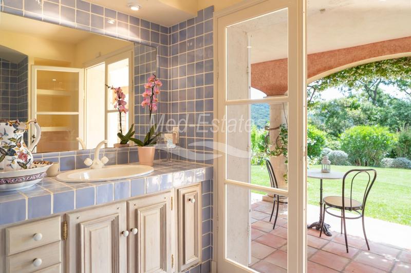 Propriété - 230 m² - 7 pièces