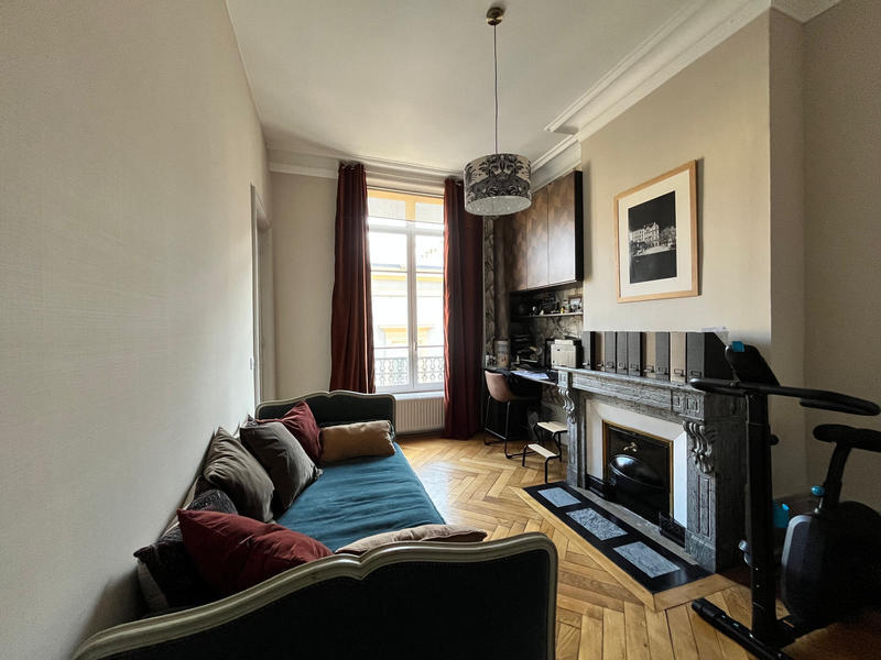 Appartement - 252 m² - 8 pièces